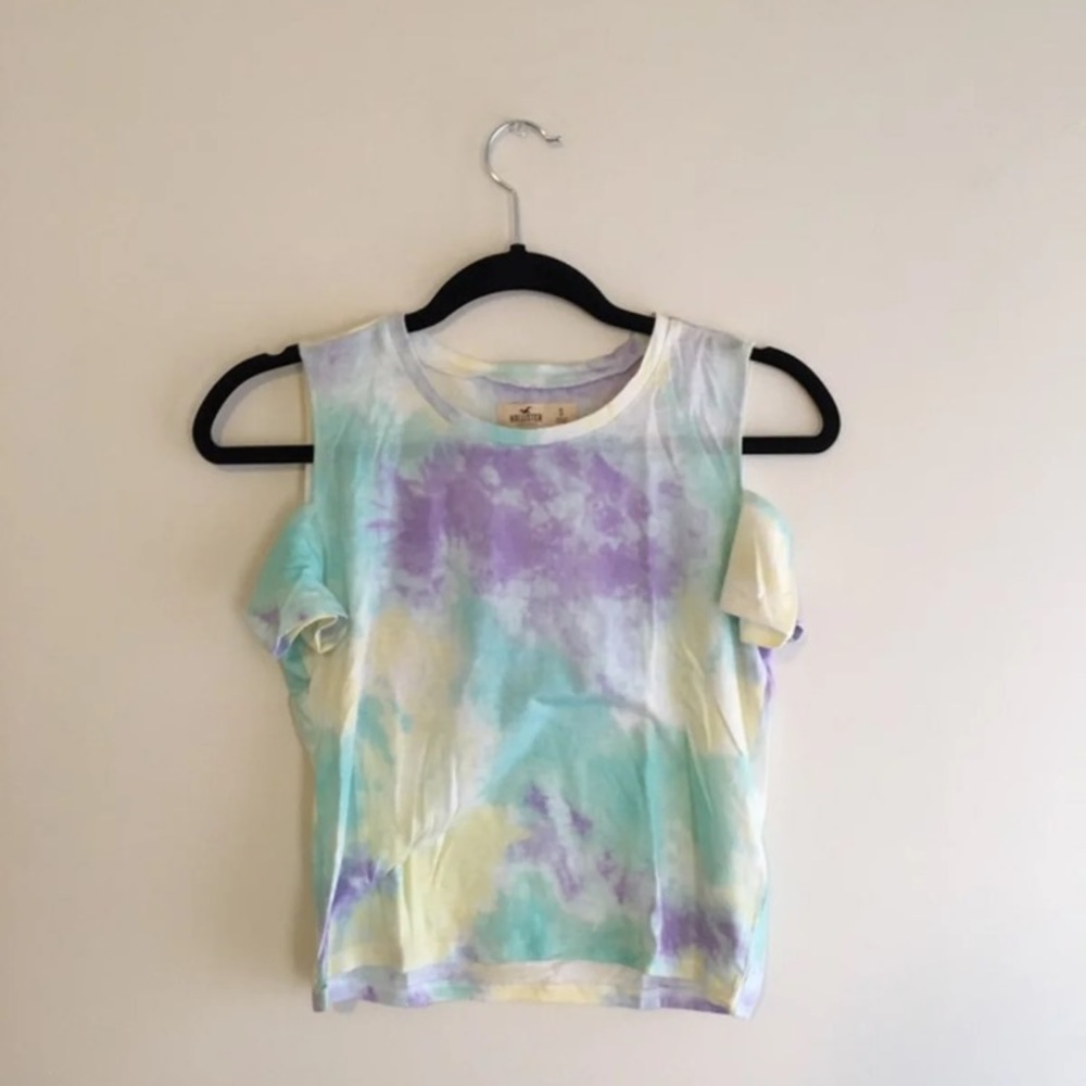 Hollister Cold Shoulder Tie Die Top Size Small